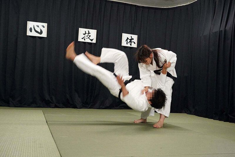 ギャルママ柔道家 県大会優勝の実力で負けたらレ●プの5本試合に殴り込み！100キロ豚を一本背負いで投げ散らす！