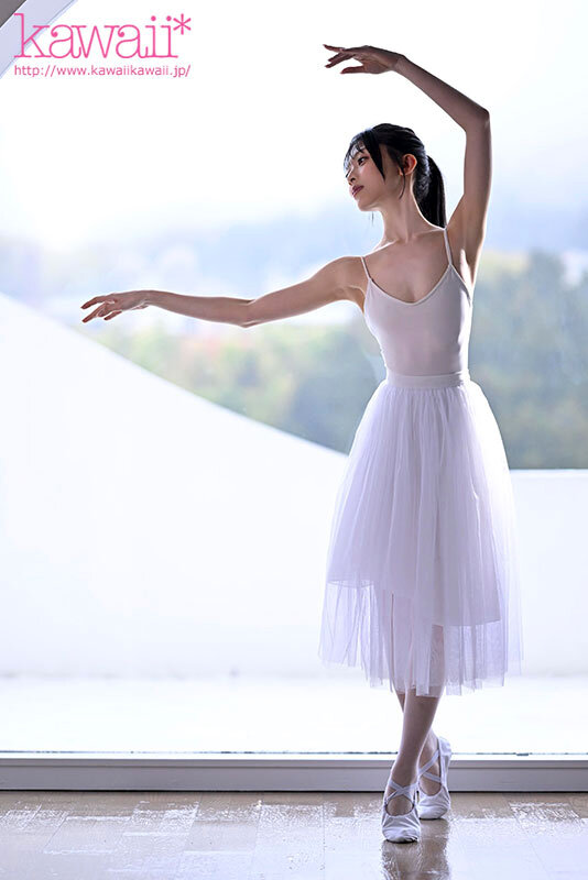脱いだら美しいウエスト52cm美乳くびれボディ。バレエの天才少女 清野咲 AVデビュー