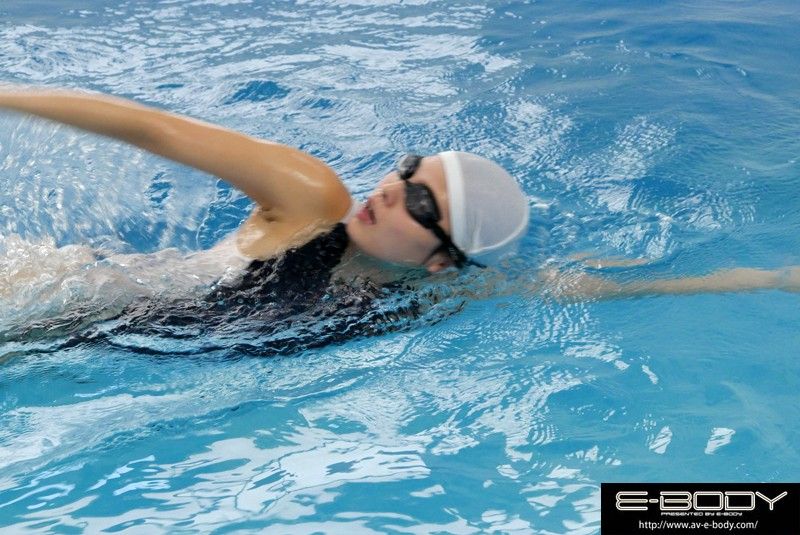 鍛え上げられた競泳選手の肉体美！全国大会出場現役アスリートE-BODY専属デビュー なつき
