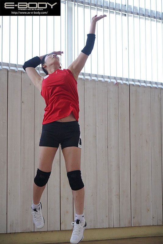 揺れる巨乳と敏感すぎるピンク乳首をハンデにしない全国クラスのパワー系アタッカー ユニフォーム越しでもわかる健康的ムチムチボディの本物アスリート 岡田優愛 AV DEBUT